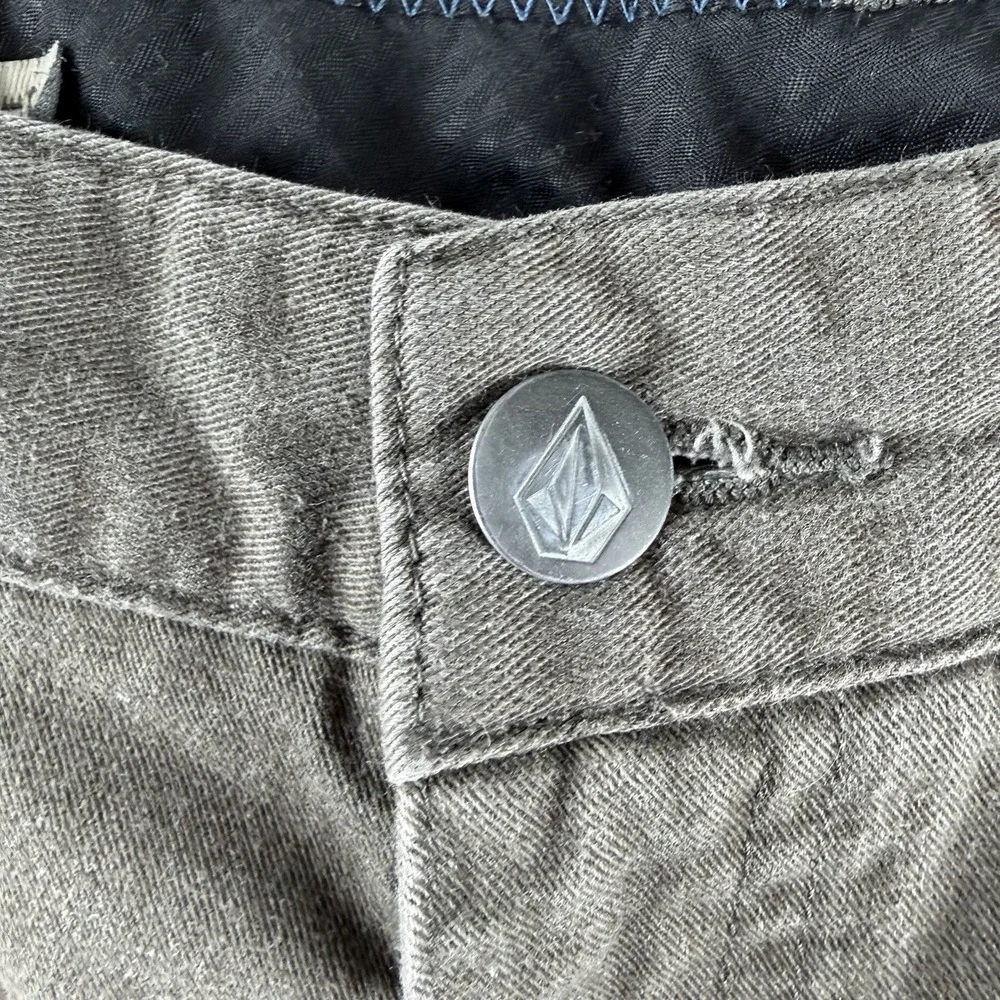 Volcom Shorts Mens Gray Corpo Class Chino Flat Front Skate Cotton Poly Sz‎ 36